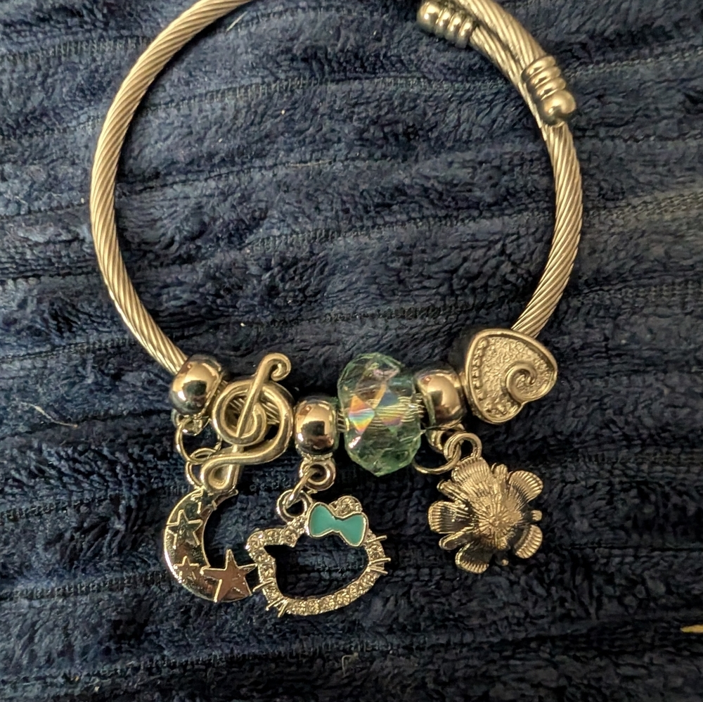 🦋 Silver Charm Bracelet with Musical Note Hello Kitty and Star Charms